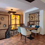 Hotell семеен опера 3*