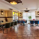 Hotell семеен опера 3*