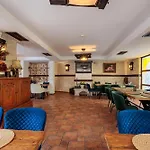 семеен опера Hotell 3*