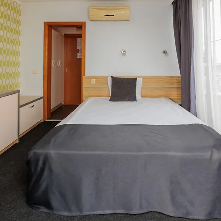 семеен опера Hotel 3*