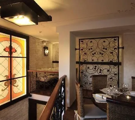 Hotel семеен опера