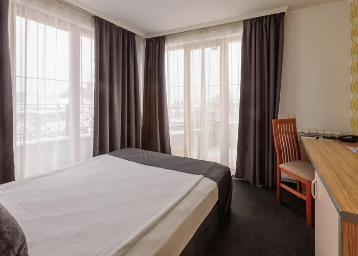 семеен опера Hotel 3*