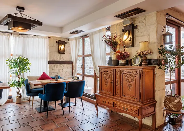 Hotel семеен опера