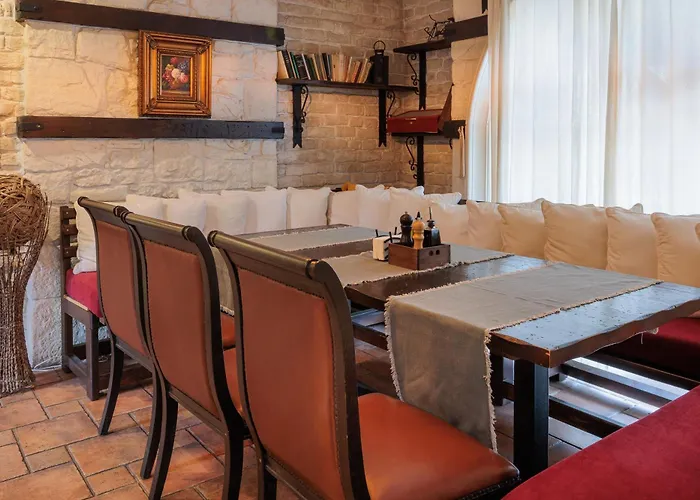 семеен опера Hotel