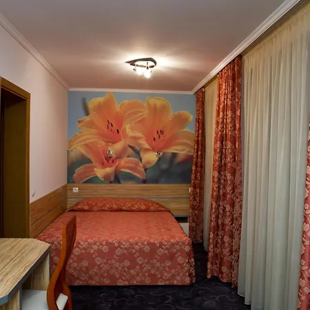 Hotel семеен опера 3*