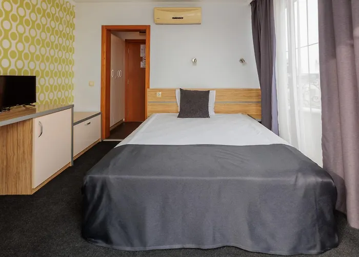 семеен опера Hotel 3*